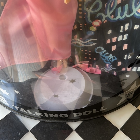 Betty Boop Talking Doll (Pink Evening Gown) - Picture 4 of 4